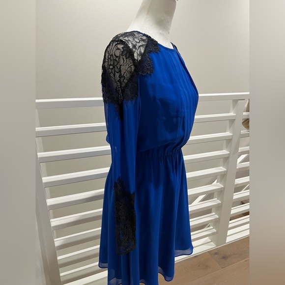 Alice + Olivia Dany Lace Shoulder Pleat Front Dress in Cobalt, XS - Picture 3 of 6